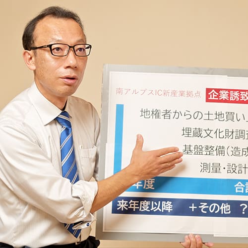 パネルを使って説明する様子